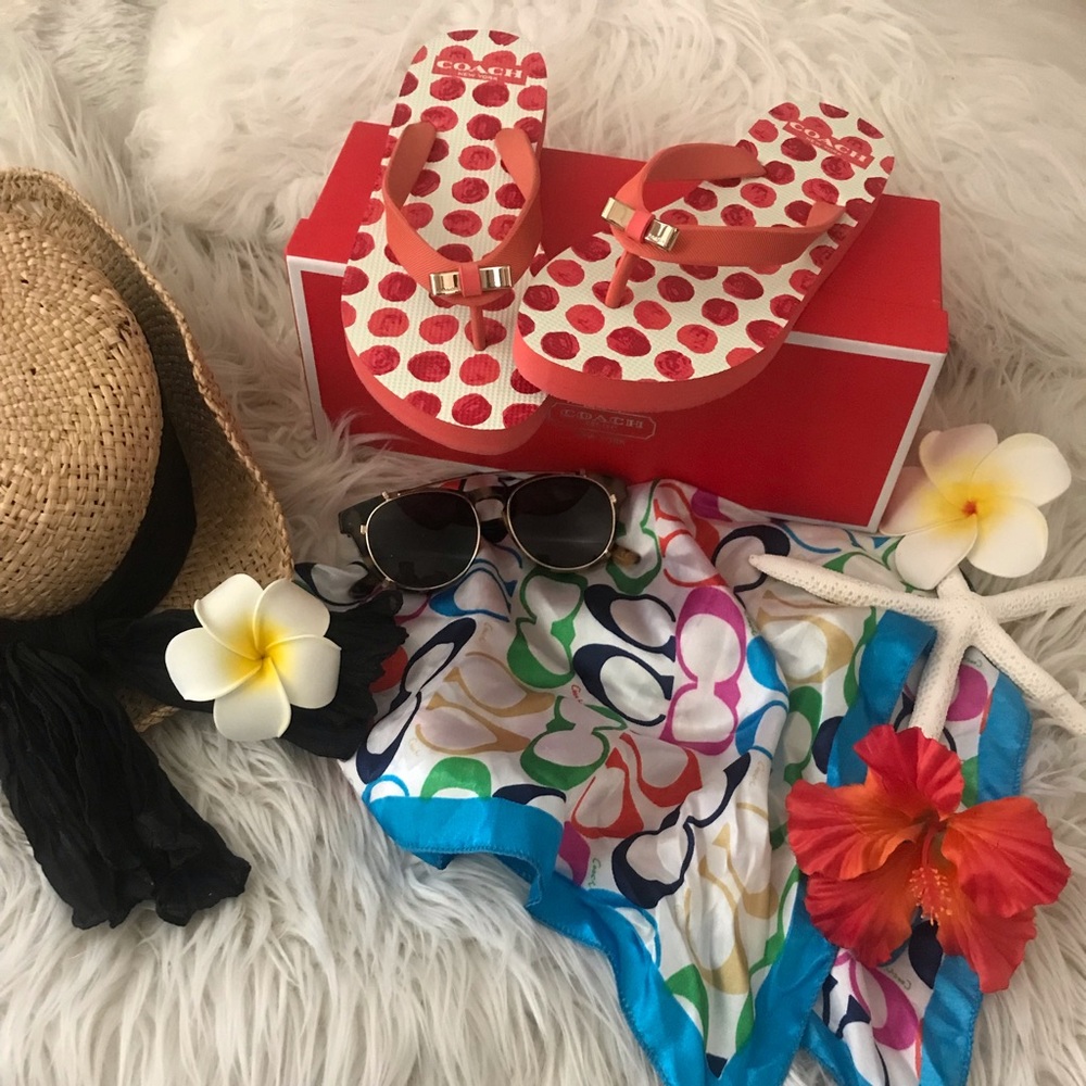 Authentic COACH Signature Bow new in original box - Picture 8 of 11